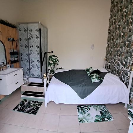 Bed and Breakfast Chez Martine et Bernard Saint-Vincent-Sterlanges Exterior foto